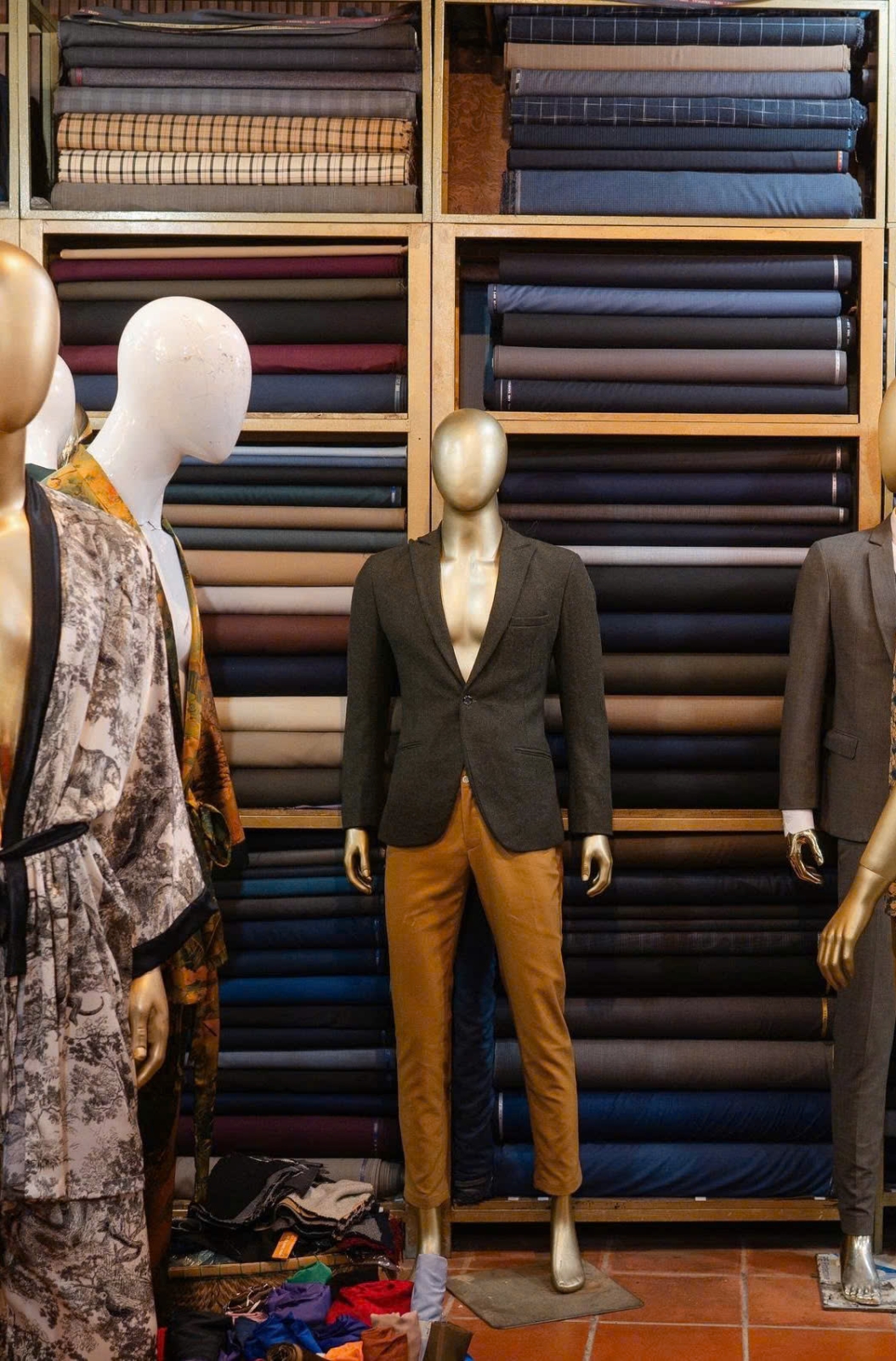 Slim-fit / modern-fit / classic-fit suits